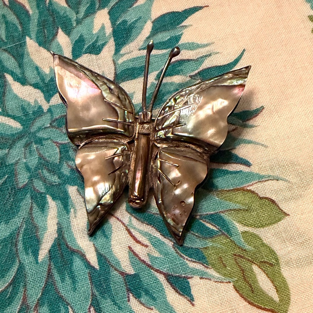 Vintage butterfly 🦋 Mexican Abalone/Sterling Silver Butterfly Brooch - Picture 4 of 11